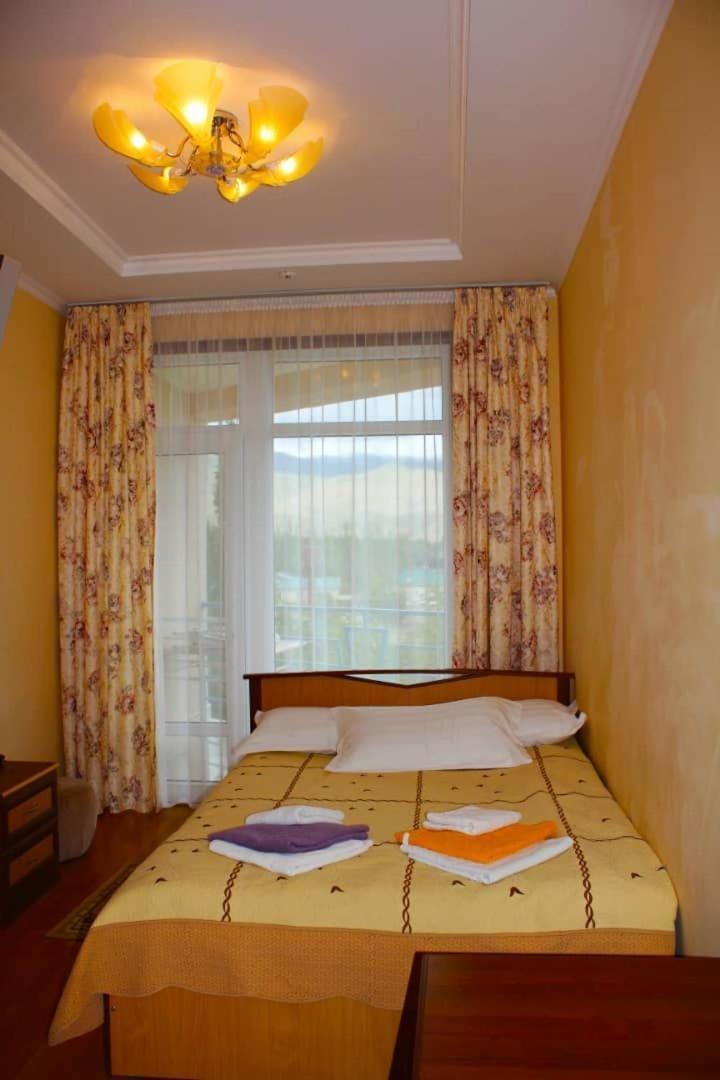 Tri Korony Hotel Cholpon-Ata Kültér fotó