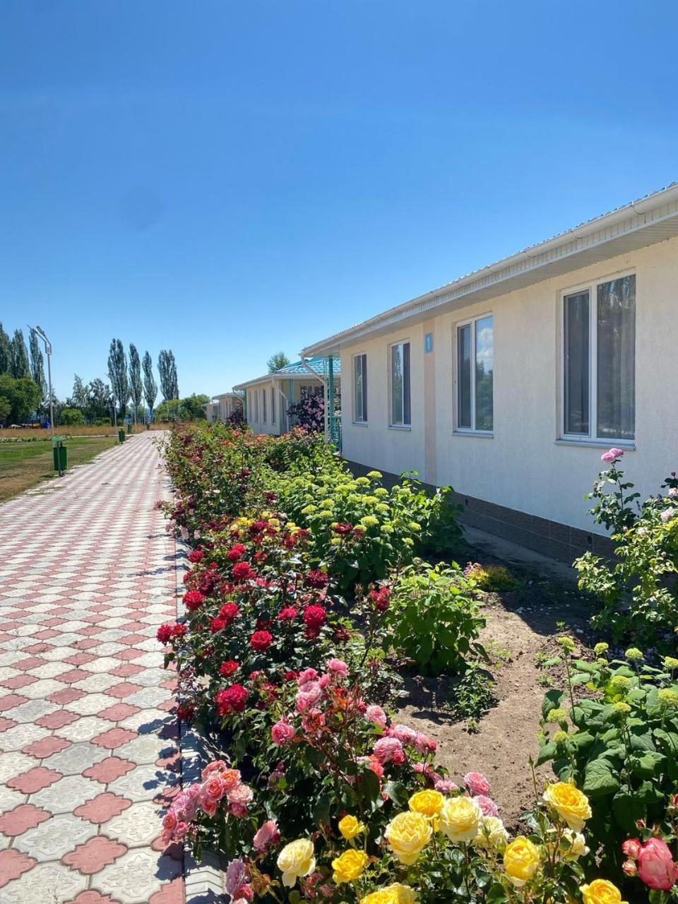 Tri Korony Hotel Cholpon-Ata Kültér fotó