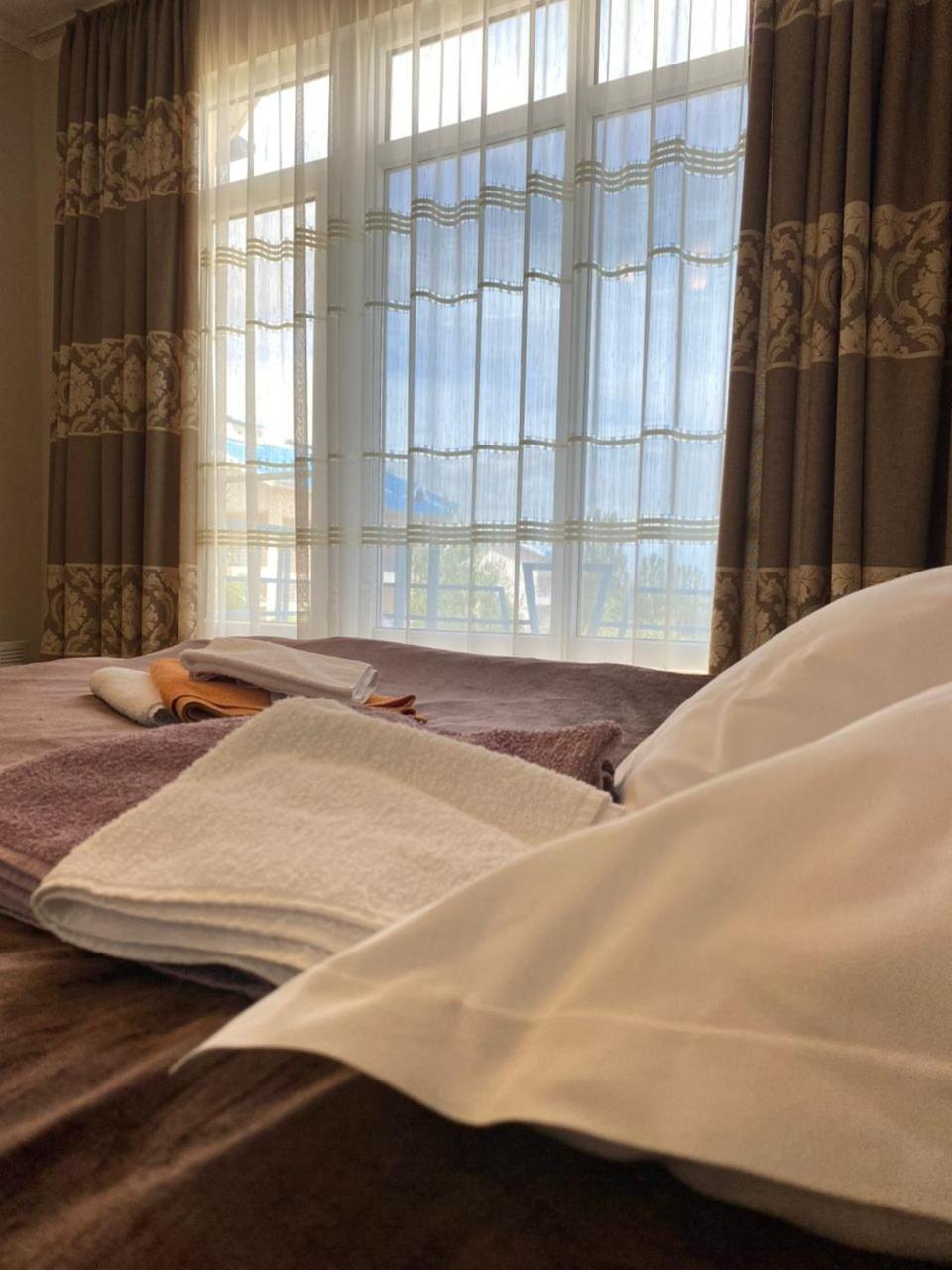 Tri Korony Hotel Cholpon-Ata Kültér fotó