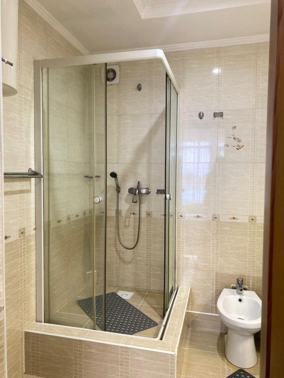 Tri Korony Hotel Cholpon-Ata Kültér fotó