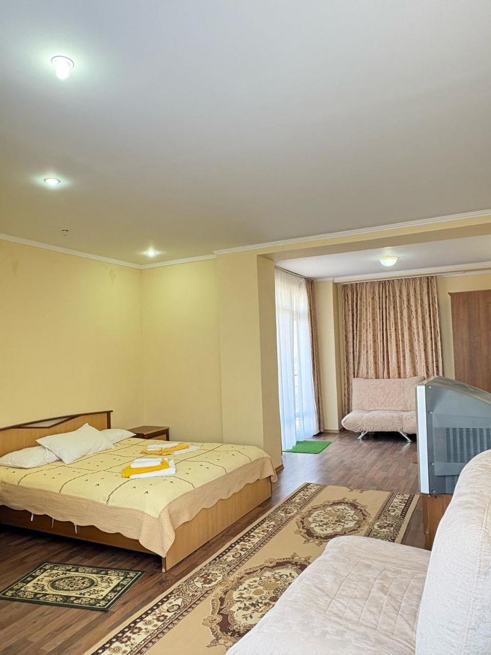 Tri Korony Hotel Cholpon-Ata Kültér fotó