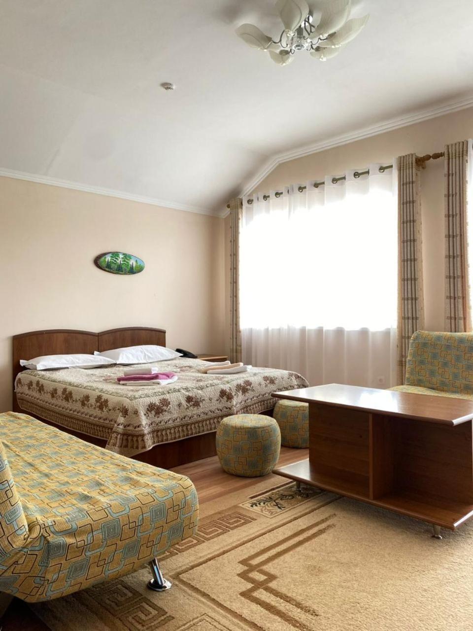 Tri Korony Hotel Cholpon-Ata Kültér fotó