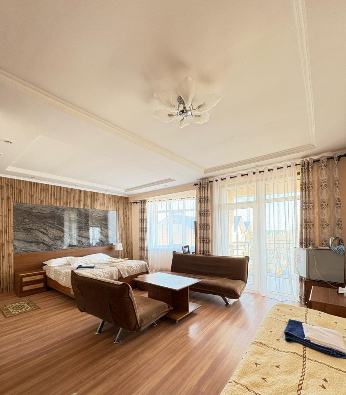 Tri Korony Hotel Cholpon-Ata Kültér fotó