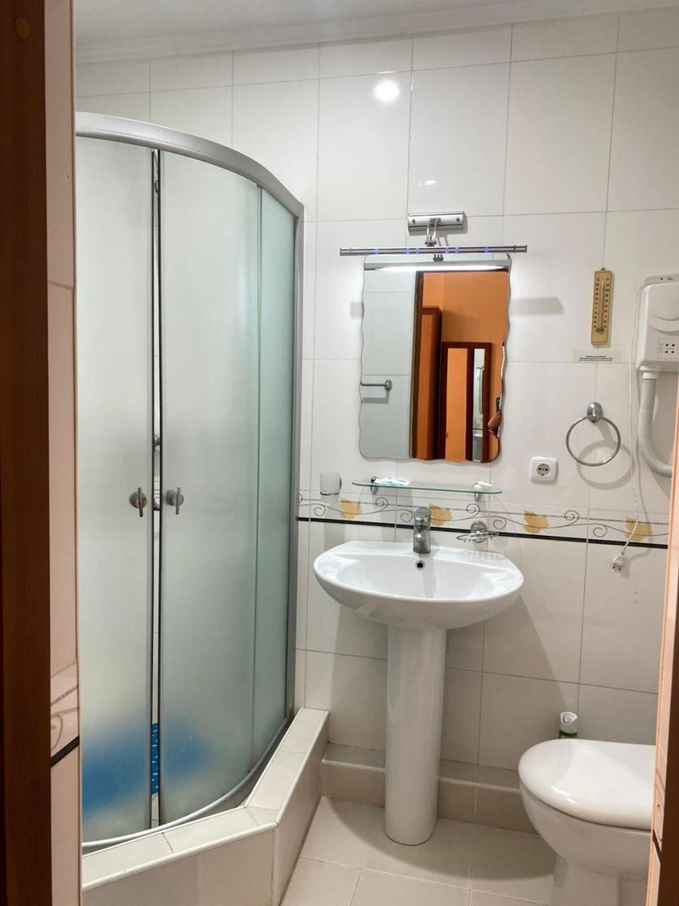 Tri Korony Hotel Cholpon-Ata Kültér fotó