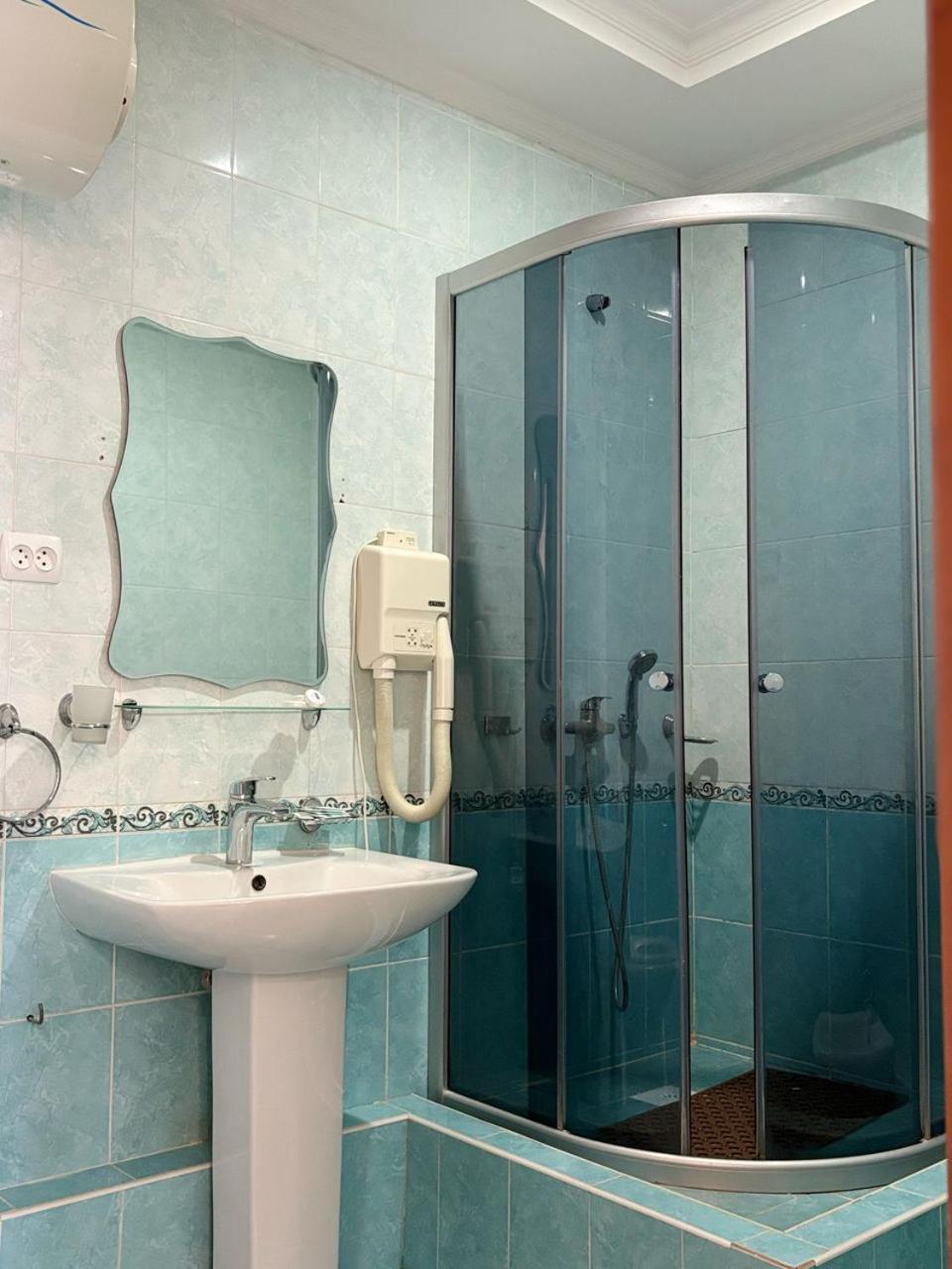 Tri Korony Hotel Cholpon-Ata Kültér fotó